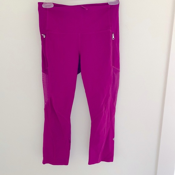 lululemon athletica Pants - LULULEMON mesh detail leggings